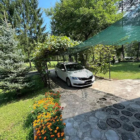 Vikendica Momkovic